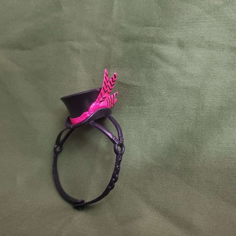 Monster High Doll Accessories Avea Trotter Riding Hat Freaky Fusion Black & Pink